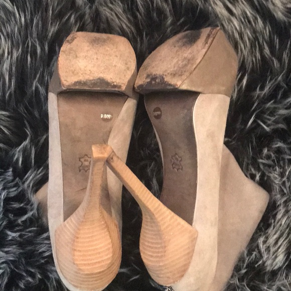 BCBG high heel booties - Picture 2 of 4